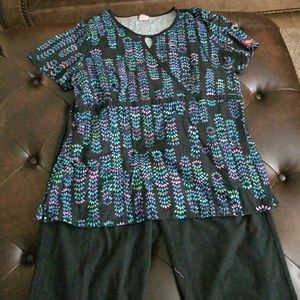 Scrub outfit..used..Stretchy Dickies top blk pant